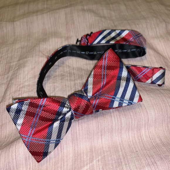 Bow tie - Picture 1 of 1